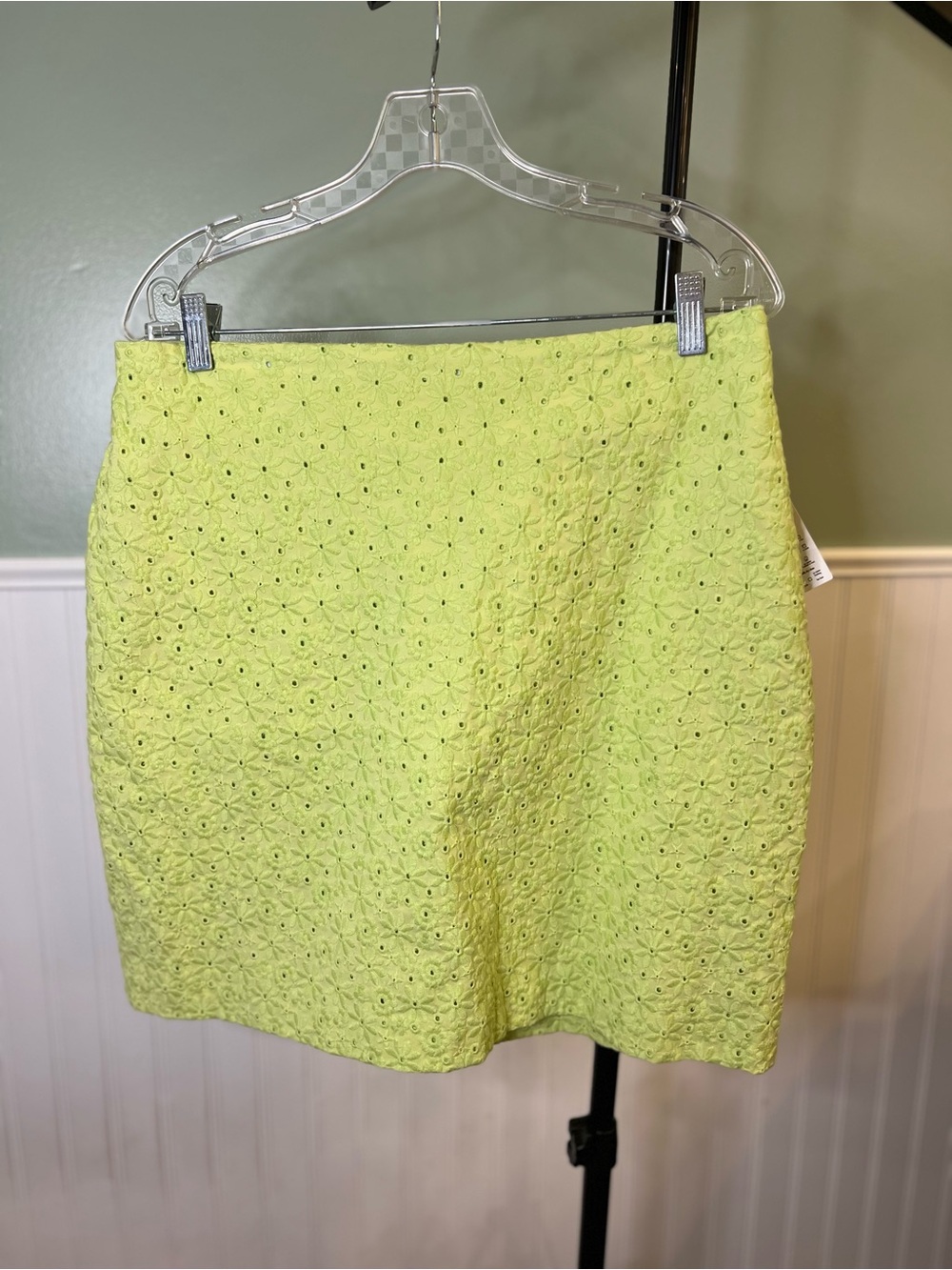 NEW WITH TAG- Larkspur Lime Eyelet Floral A-Line Mini Skirt. Size 14